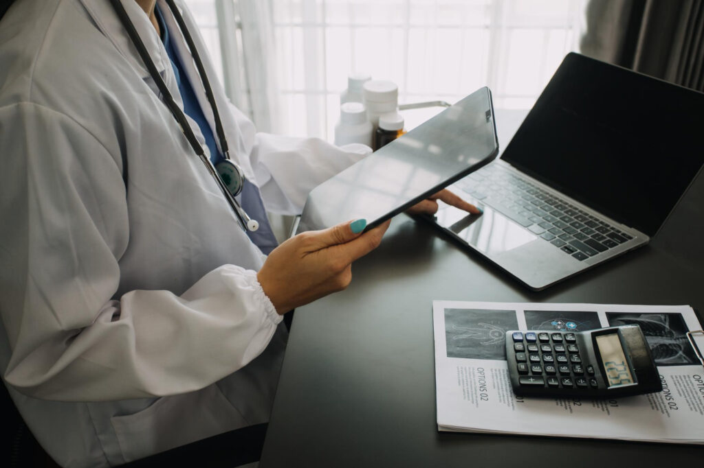 Como a contabilidade médica reduz custos e melhora a gestão financeira da sua clínica